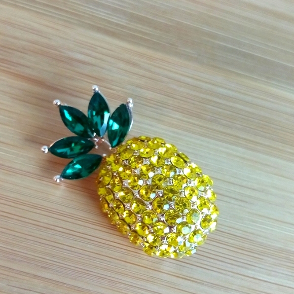 🆕 Pineapple Brooch - Picture 3 of 4